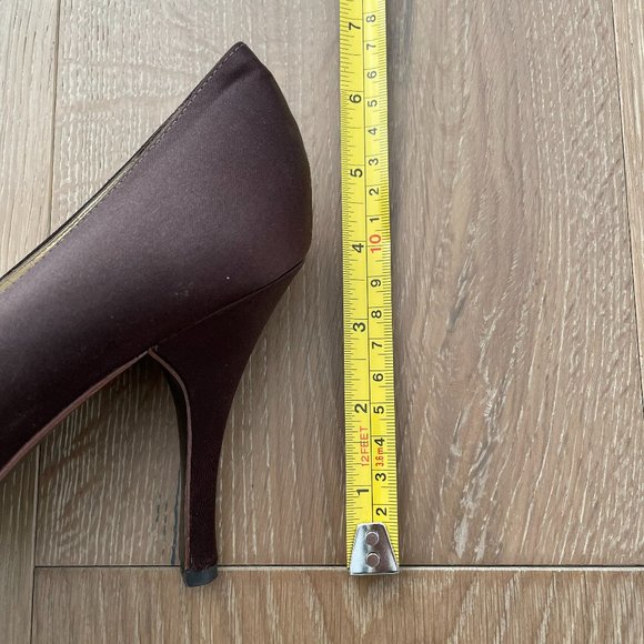 BCBG Womens 7 Heels Brown Satin Peep Toe Formal Dressy Crystal Amber Gold - Picture 13 of 14